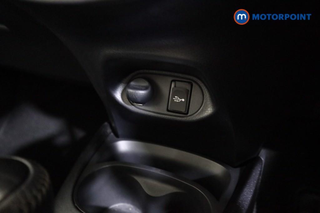 Toyota Yaris Y20 Automatic Petrol-Electric Hybrid Hatchback - Stock Number (1602417) - 8th supplementary image