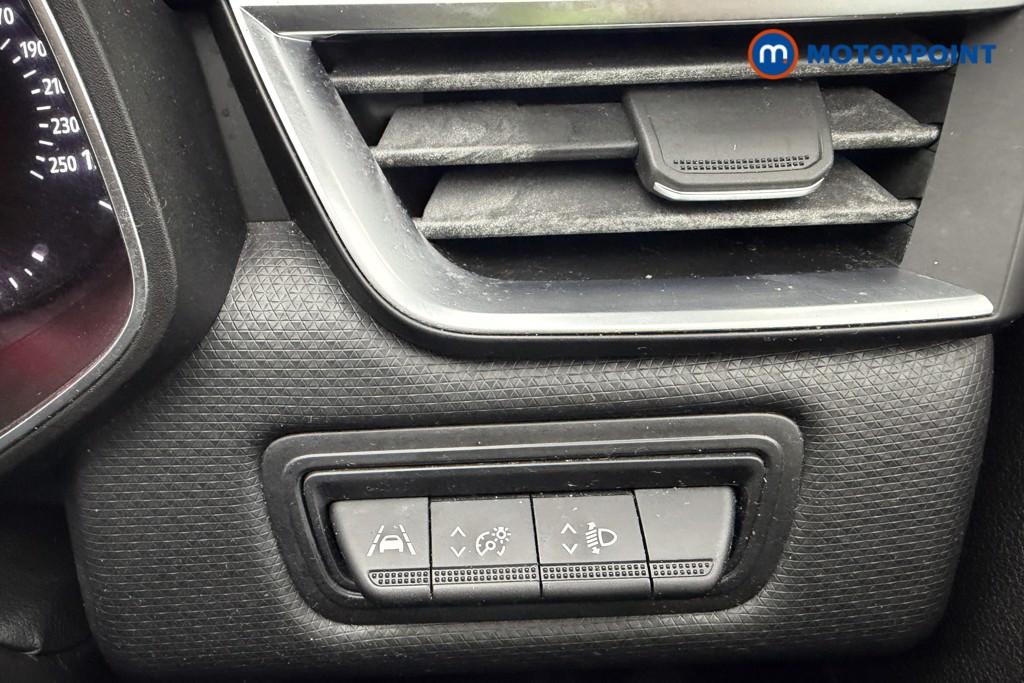 Renault Clio Iconic Manual Petrol Hatchback - Stock Number (1614529) - 8th supplementary image