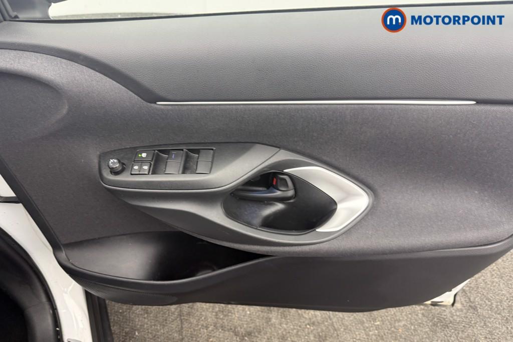 Toyota Yaris Cross Design Automatic Petrol-Electric Hybrid Estate - Stock Number (1624248) - 8th supplementary image