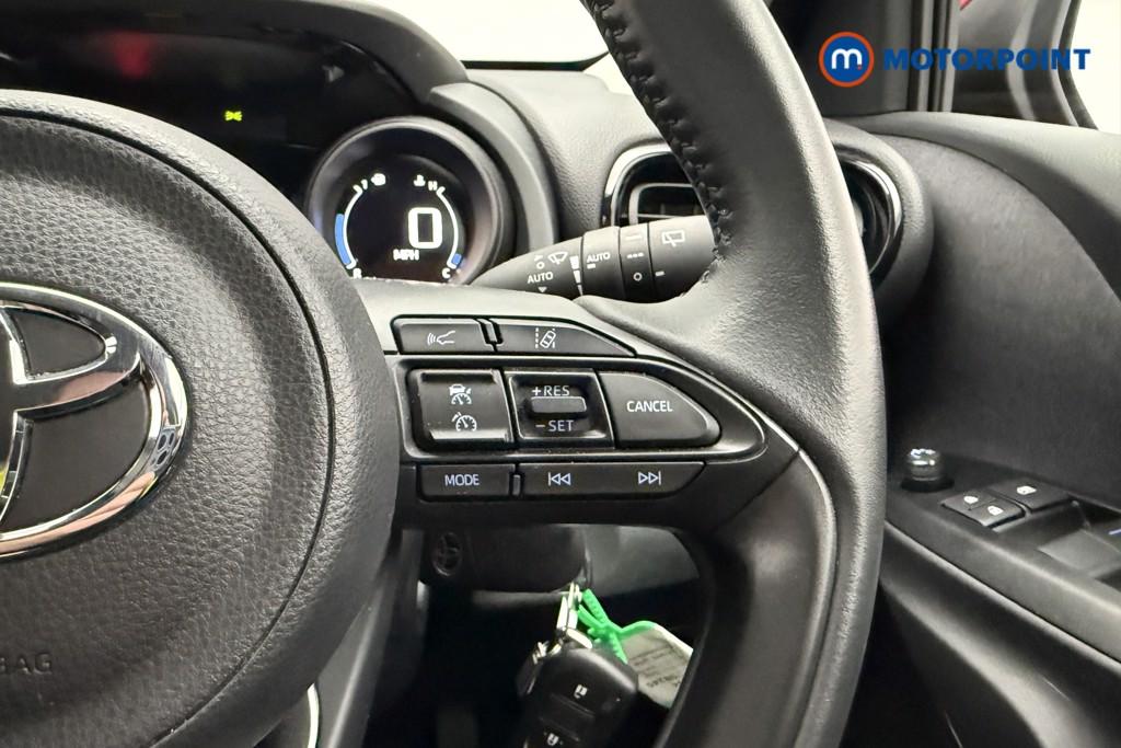 Toyota Yaris Design Automatic Petrol-Electric Hybrid Hatchback - Stock Number (1632544) - 8th supplementary image