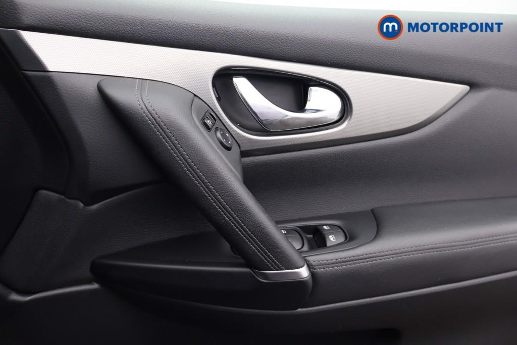 Nissan Qashqai Tekna Manual Petrol SUV - Stock Number (1612651) - 8th supplementary image