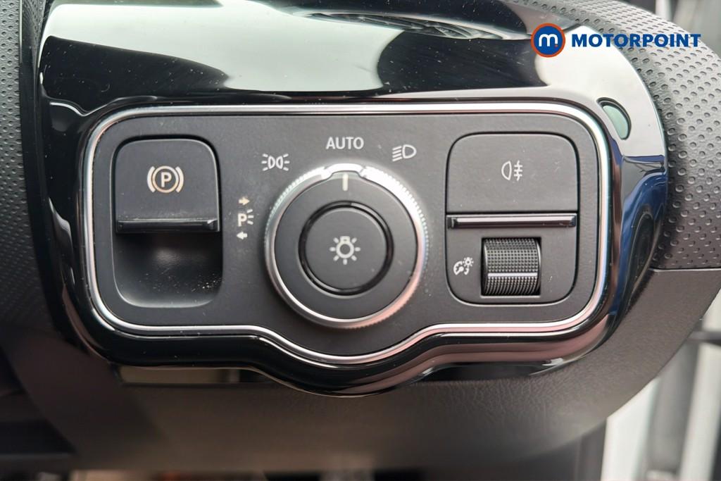 Mercedes-Benz A Class Amg Line Executive Edition Automatic Petrol Hatchback - Stock Number (1637909) - 18th supplementary image