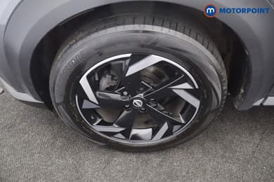 Nissan Juke N-Connecta Manual Petrol SUV - Stock Number (1651237) - 30th supplementary image