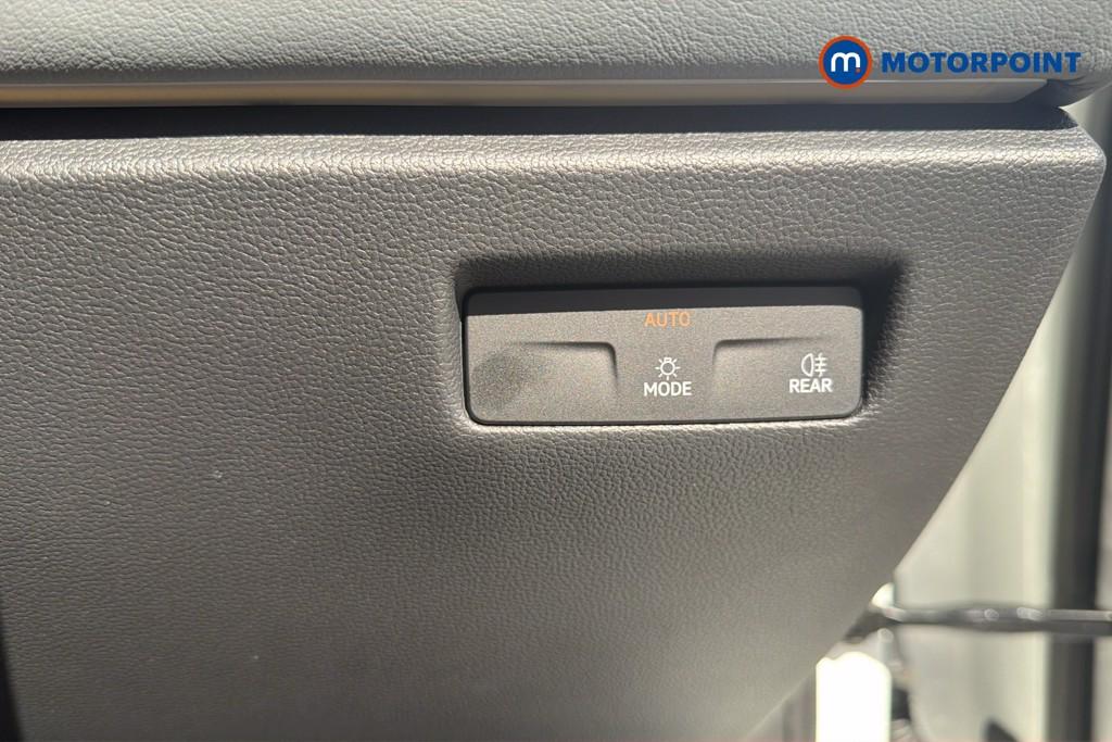 Volkswagen Passat Life Automatic Petrol Plug-In Hybrid Estate - Stock Number (1656629) - 18th supplementary image