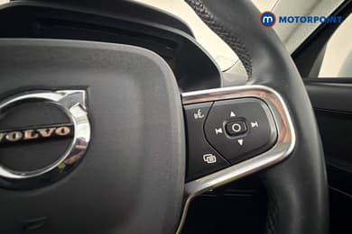 Volvo Xc40 Momentum Manual Petrol SUV - Stock Number (1657184) - 4th supplementary image