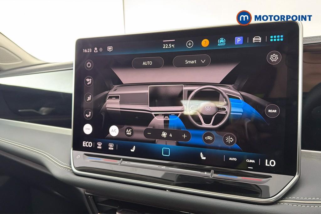 Volkswagen Passat Life Automatic Petrol Plug-In Hybrid Estate - Stock Number (1657368) - 12th supplementary image