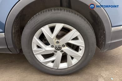 Volkswagen Tiguan Life Automatic Petrol SUV - Stock Number (1655217) - 32nd supplementary image