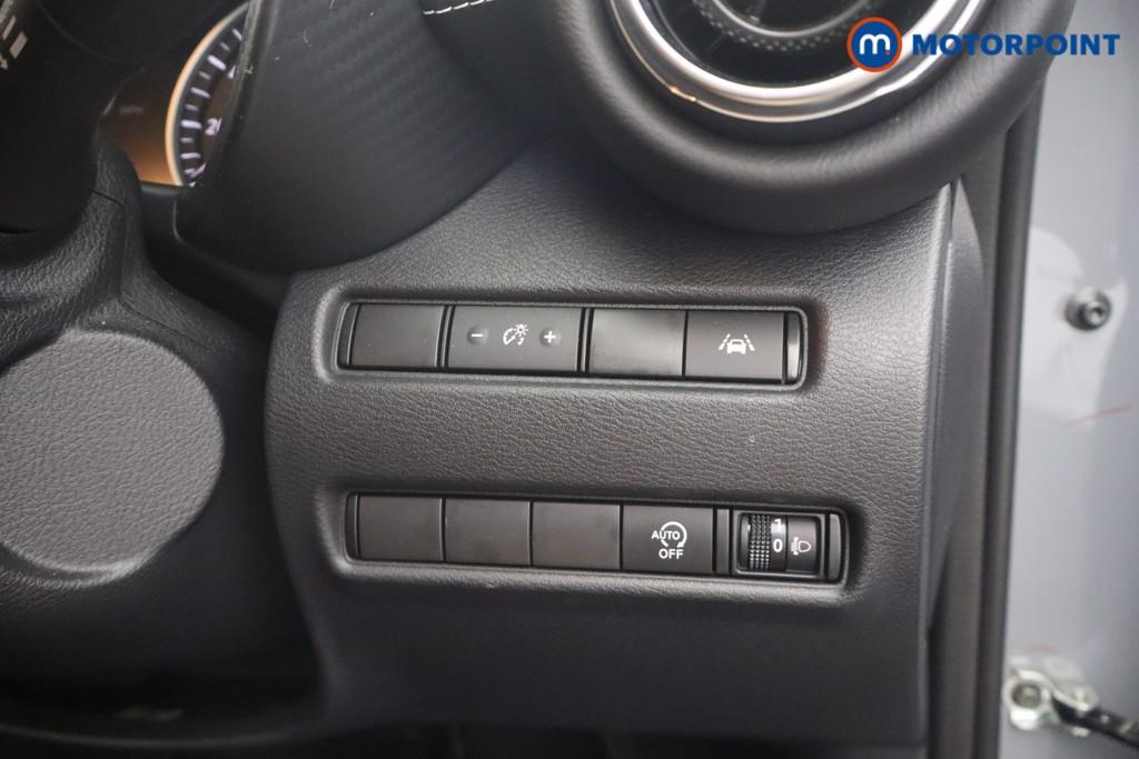 Nissan Juke N-Connecta Automatic Petrol SUV - Stock Number (1657345) - 8th supplementary image
