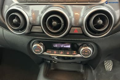 Nissan Juke N-Connecta Manual Petrol SUV - Stock Number (1651235) - 17th supplementary image