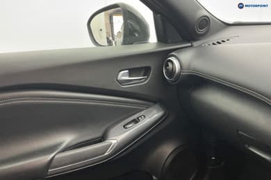 Nissan Juke N-Connecta Manual Petrol SUV - Stock Number (1651235) - 19th supplementary image