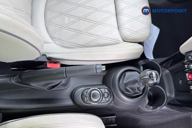 Mini Hatchback Cooper Exclusive Manual Petrol Hatchback - Stock Number (1660384) - 7th supplementary image
