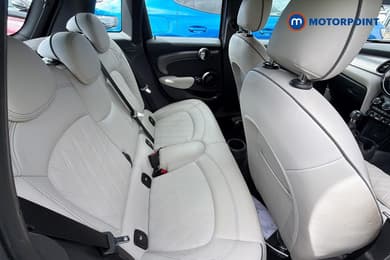 Mini Hatchback Cooper Exclusive Manual Petrol Hatchback - Stock Number (1660384) - 9th supplementary image