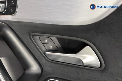 Mercedes-Benz A Class Amg Line Automatic Petrol Hatchback - Stock Number (1665020) - 42nd supplementary image