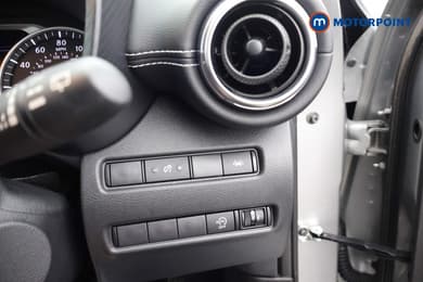 Nissan Juke N-Connecta Automatic Petrol SUV - Stock Number (1665100) - 7th supplementary image