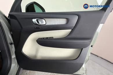 Volvo Xc40 Plus Automatic Petrol SUV - Stock Number (1666565) - 19th supplementary image