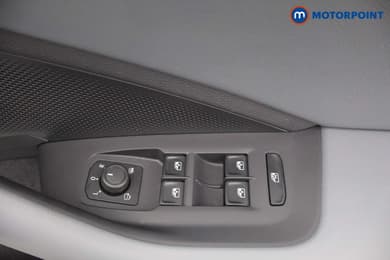 Volkswagen Passat Life Automatic Petrol Plug-In Hybrid Estate - Stock Number (1657369) - 11th supplementary image