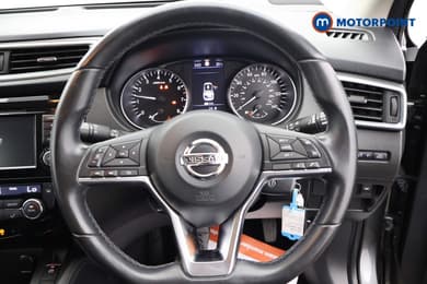 Nissan Qashqai Acenta Premium Manual Petrol SUV - Stock Number (1663302) - 1st supplementary image