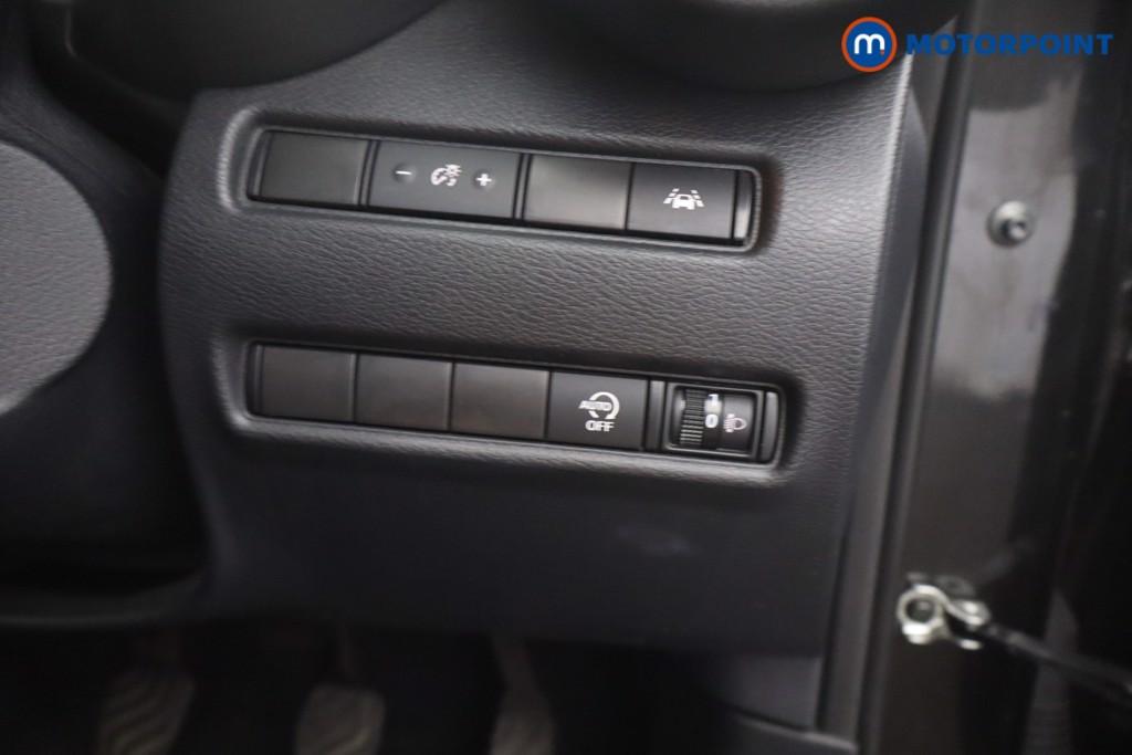 Nissan Juke N-Connecta Manual Petrol SUV - Stock Number (1654198) - 8th supplementary image