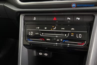 Volkswagen T-Roc Style Manual Petrol SUV - Stock Number (1663099) - 12th supplementary image