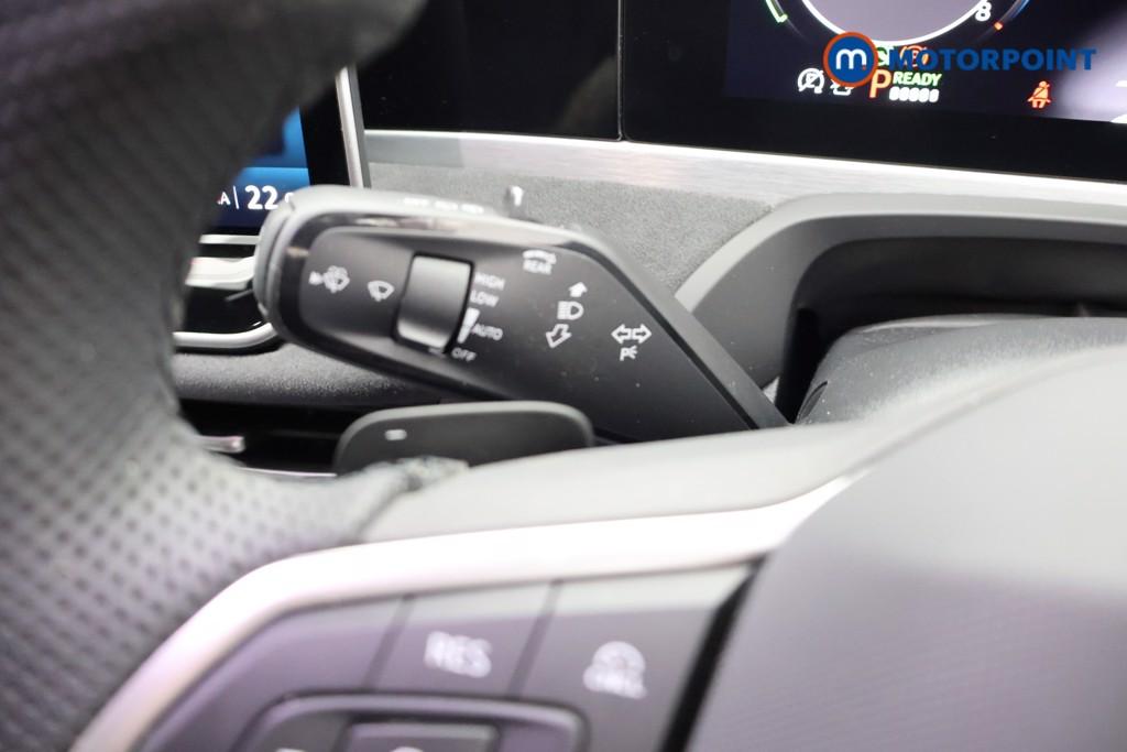 Volkswagen Passat R-Line Automatic Petrol Plug-In Hybrid Estate - Stock Number (1660254) - 8th supplementary image