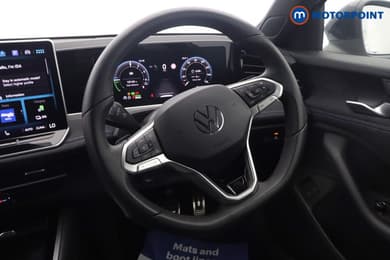 Volkswagen Passat R-Line Automatic Petrol Plug-In Hybrid Estate - Stock Number (1669006) - 8th supplementary image