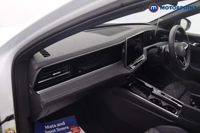 Volkswagen Passat R-Line Automatic Petrol Plug-In Hybrid Estate - Stock Number (1669006) - 43rd supplementary image