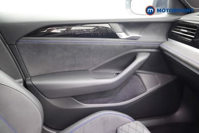 Volkswagen Passat R-Line Automatic Petrol Plug-In Hybrid Estate - Stock Number (1669008) - 16th supplementary image