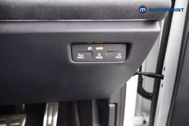 Volkswagen Passat R-Line Automatic Petrol Plug-In Hybrid Estate - Stock Number (1669008) - 18th supplementary image