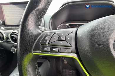 Nissan Juke N-Connecta Manual Petrol SUV - Stock Number (1663013) - 3rd supplementary image