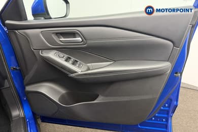 Nissan Qashqai N-Connecta Automatic Petrol SUV - Stock Number (1666318) - 2nd supplementary image