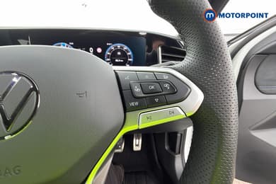Volkswagen Passat R-Line Automatic Petrol Plug-In Hybrid Estate - Stock Number (1668998) - 4th supplementary image