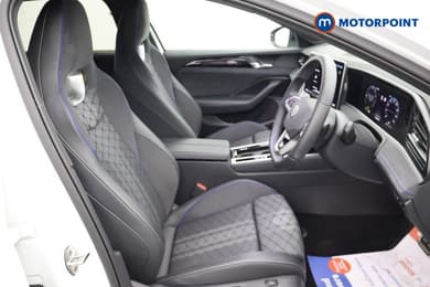 Volkswagen Passat R-Line Automatic Petrol Plug-In Hybrid Estate - Stock Number (1669007) - 15th supplementary image
