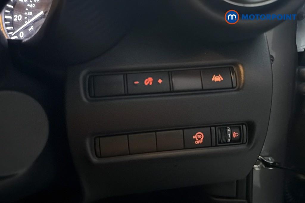 Nissan Juke N-Connecta Manual Petrol SUV - Stock Number (1667438) - 8th supplementary image