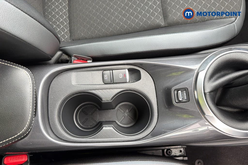 Nissan Juke N-Connecta Manual Petrol SUV - Stock Number (1668362) - 8th supplementary image