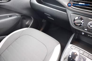 Hyundai I10 Advance Automatic Petrol Hatchback - Stock Number (1669698) - 17th supplementary image