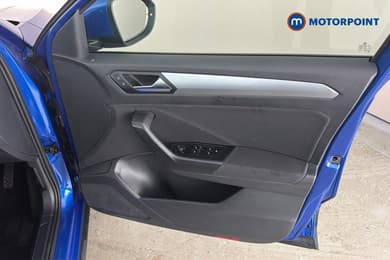 Volkswagen T-Roc Life Manual Petrol SUV - Stock Number (1664320) - 19th supplementary image