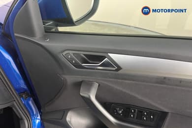 Volkswagen T-Roc Life Manual Petrol SUV - Stock Number (1664320) - 42nd supplementary image