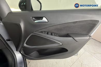 Vauxhall Crossland Ultimate Manual Diesel SUV - Stock Number (1665026) - 19th supplementary image