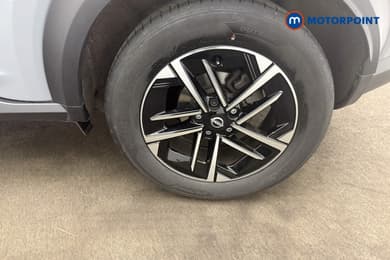 Nissan Juke N-Connecta Automatic Petrol SUV - Stock Number (1668007) - 25th supplementary image