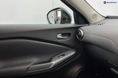 Nissan Juke Acenta Premium Automatic Petrol SUV - Stock Number (1671249) - 20th supplementary image