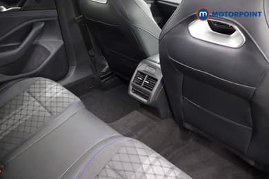 Volkswagen Passat R-Line Automatic Petrol Plug-In Hybrid Estate - Stock Number (1672195) - 25th supplementary image
