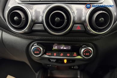 Nissan Juke N-Connecta Manual Petrol SUV - Stock Number (1651401) - 8th supplementary image