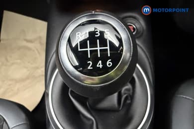 Nissan Juke N-Connecta Manual Petrol SUV - Stock Number (1651401) - 9th supplementary image