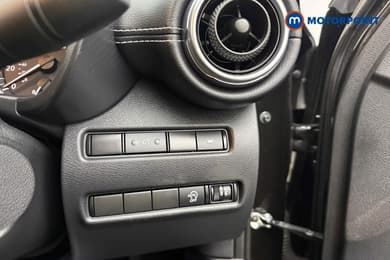 Nissan Juke N-Connecta Manual Petrol SUV - Stock Number (1651401) - 17th supplementary image