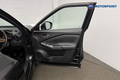Nissan Juke N-Connecta Manual Petrol SUV - Stock Number (1651401) - 18th supplementary image