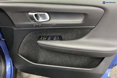 Volvo Xc40 R Design Pro Automatic Petrol SUV - Stock Number (1664113) - 23rd supplementary image