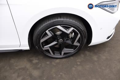 Volkswagen Passat R-Line Automatic Petrol Plug-In Hybrid Estate - Stock Number (1670947) - 4th supplementary image