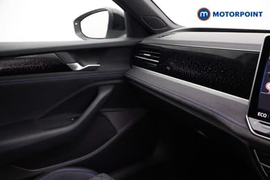 Volkswagen Passat R-Line Automatic Petrol Plug-In Hybrid Estate - Stock Number (1670947) - 15th supplementary image