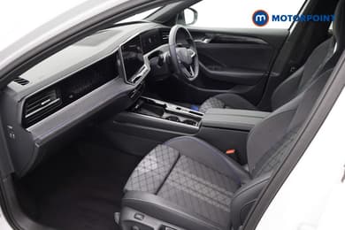 Volkswagen Passat R-Line Automatic Petrol Plug-In Hybrid Estate - Stock Number (1670947) - 32nd supplementary image