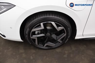 Volkswagen Passat R-Line Automatic Petrol Plug-In Hybrid Estate - Stock Number (1670947) - 1st supplementary image
